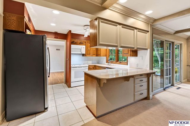 814 S 92nd Street, Omaha, NE 68114
