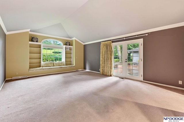 814 S 92nd Street, Omaha, NE 68114