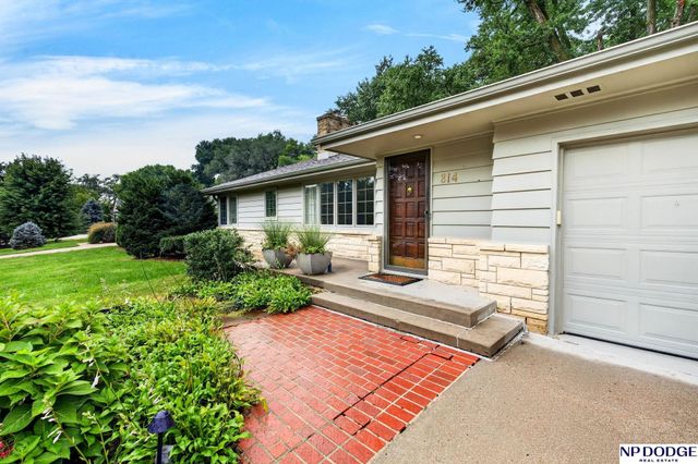 814 S 92nd Street, Omaha, NE 68114