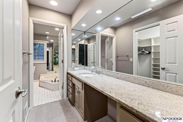 814 S 92nd Street, Omaha, NE 68114