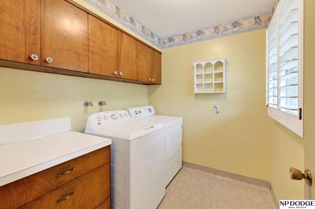 814 S 92nd Street, Omaha, NE 68114