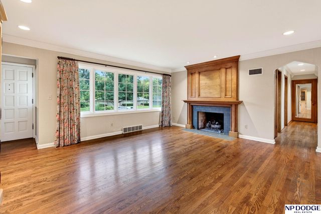814 S 92nd Street, Omaha, NE 68114