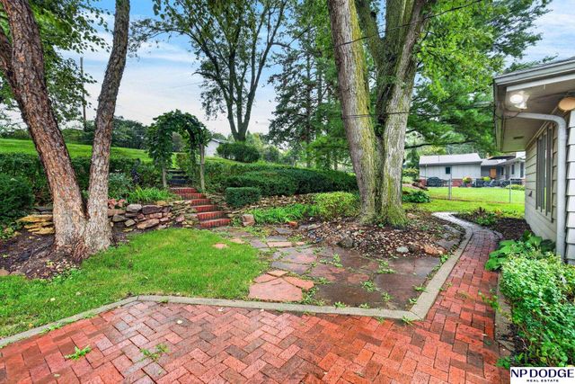 814 S 92nd Street, Omaha, NE 68114
