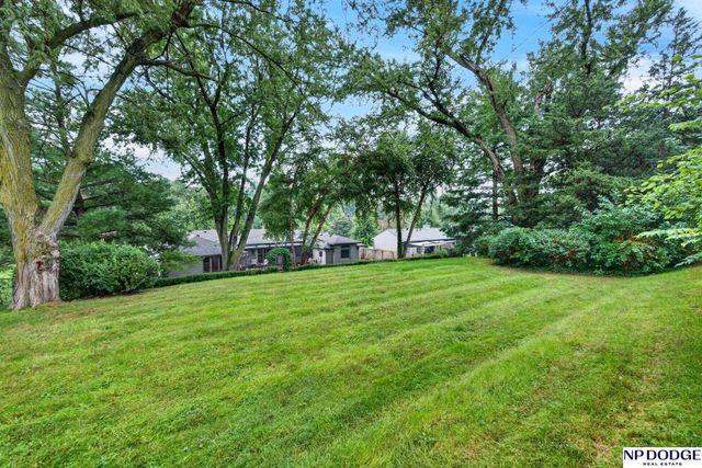 814 S 92nd Street, Omaha, NE 68114