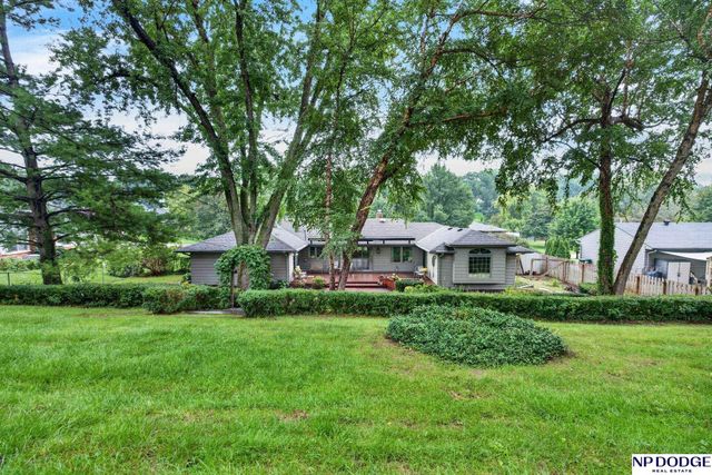 814 S 92nd Street, Omaha, NE 68114