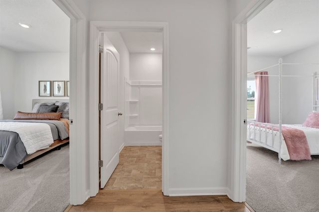 4226 SANDY HOLLOW LN, Millington, TN 38053