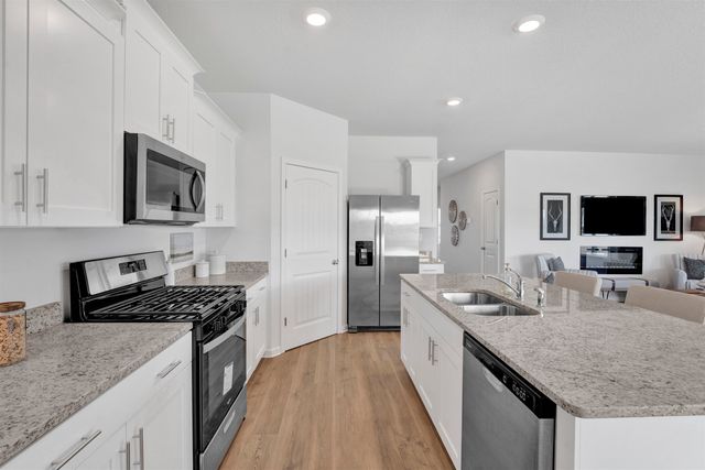 4226 SANDY HOLLOW LN, Millington, TN 38053