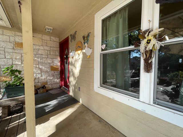 652 Pecan LN, Cottonwood Shores, TX 78657