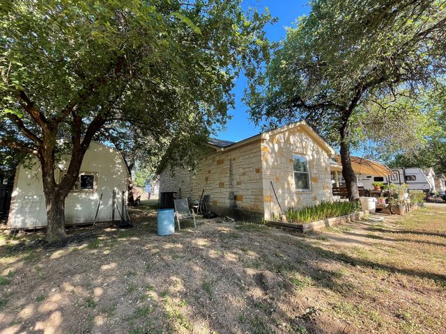 652 Pecan LN, Cottonwood Shores, TX 78657