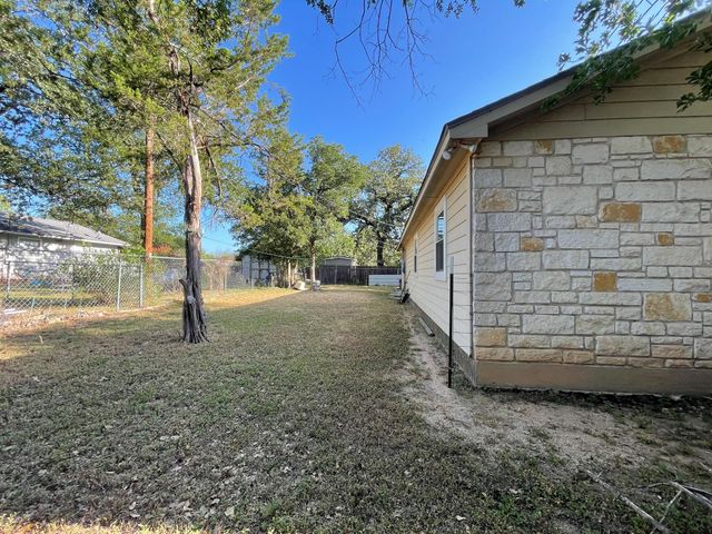 652 Pecan LN, Cottonwood Shores, TX 78657