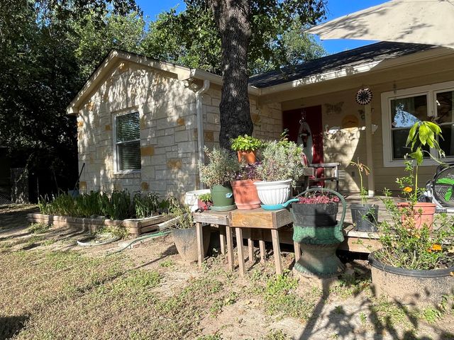 652 Pecan LN, Cottonwood Shores, TX 78657