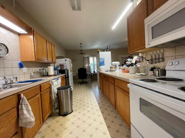 652 Pecan LN, Cottonwood Shores, TX 78657