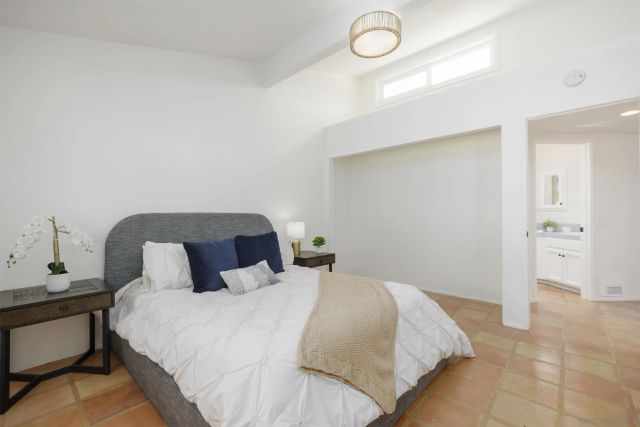 2242 Congress St, San Diego, CA 92110