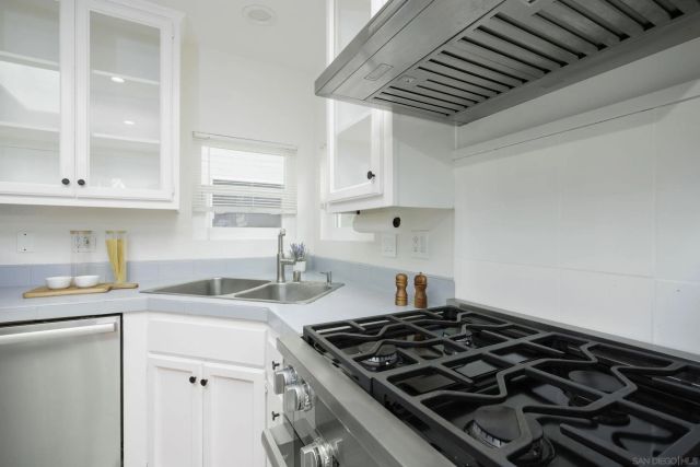 2242 Congress St, San Diego, CA 92110