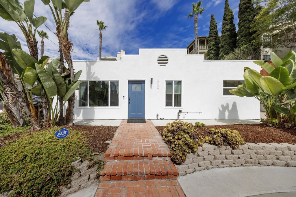 2242 Congress St, San Diego, CA 92110