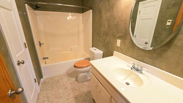 40566 Golden Avenue, North Branch, MN 55056