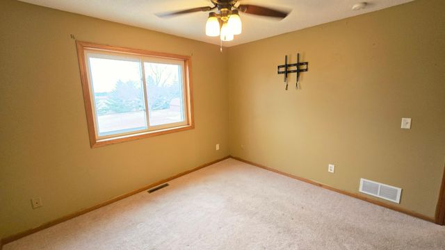 40566 Golden Avenue, North Branch, MN 55056
