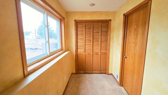 40566 Golden Avenue, North Branch, MN 55056