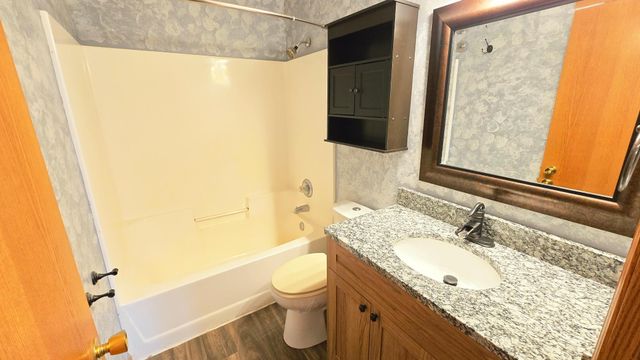 40566 Golden Avenue, North Branch, MN 55056