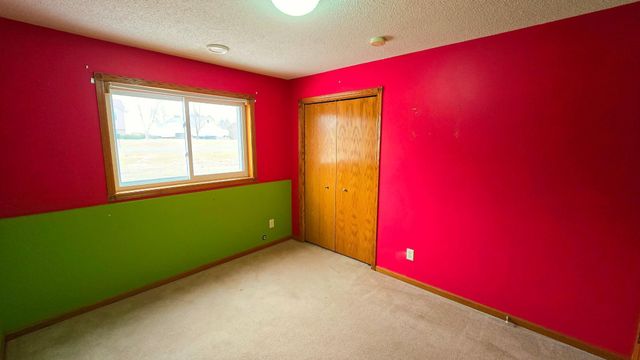 40566 Golden Avenue, North Branch, MN 55056