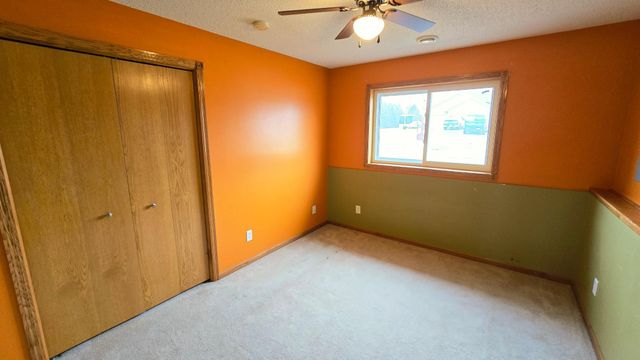 40566 Golden Avenue, North Branch, MN 55056