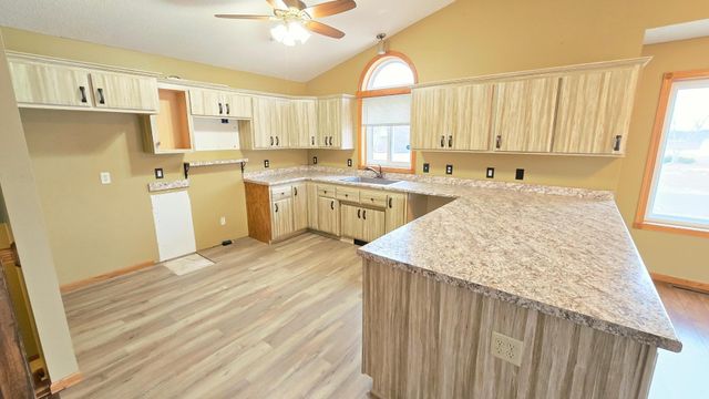 40566 Golden Avenue, North Branch, MN 55056