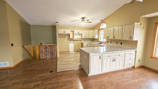 40566 Golden Avenue, North Branch, MN 55056