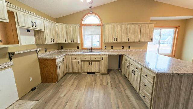 40566 Golden Avenue, North Branch, MN 55056