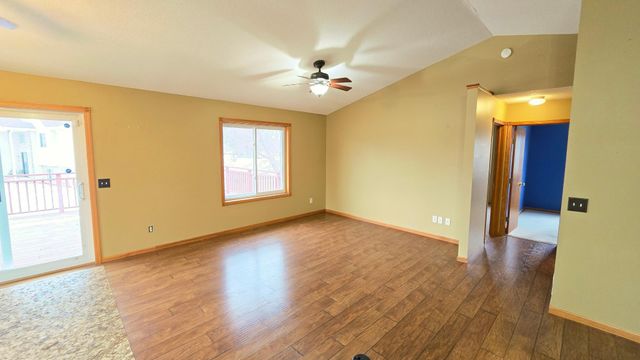 40566 Golden Avenue, North Branch, MN 55056