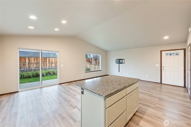 438 S Kansas Loop, East Wenatchee, WA 98802