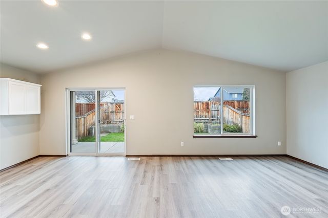 438 S Kansas Loop, East Wenatchee, WA 98802