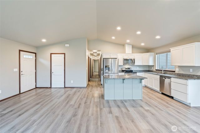 438 S Kansas Loop, East Wenatchee, WA 98802