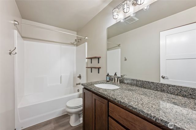 438 S Kansas Loop, East Wenatchee, WA 98802