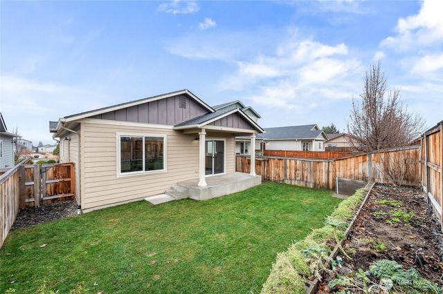 438 S Kansas Loop, East Wenatchee, WA 98802