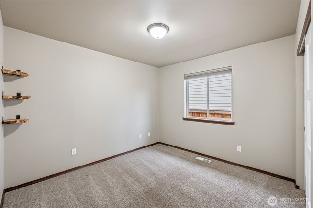 438 S Kansas Loop, East Wenatchee, WA 98802