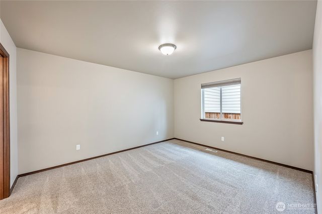 438 S Kansas Loop, East Wenatchee, WA 98802