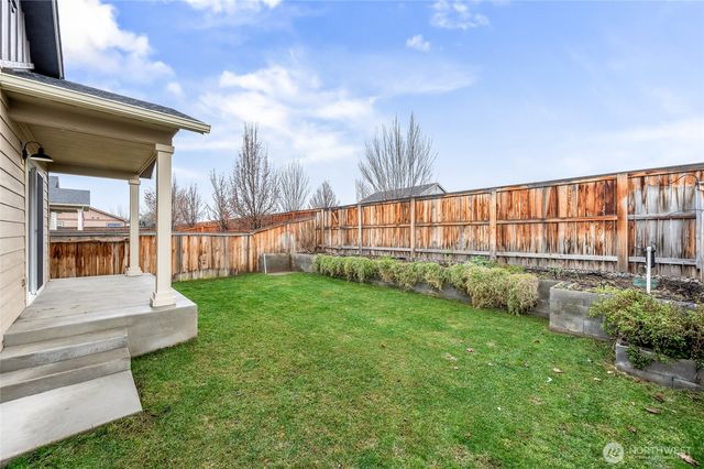 438 S Kansas Loop, East Wenatchee, WA 98802