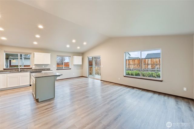 438 S Kansas Loop, East Wenatchee, WA 98802