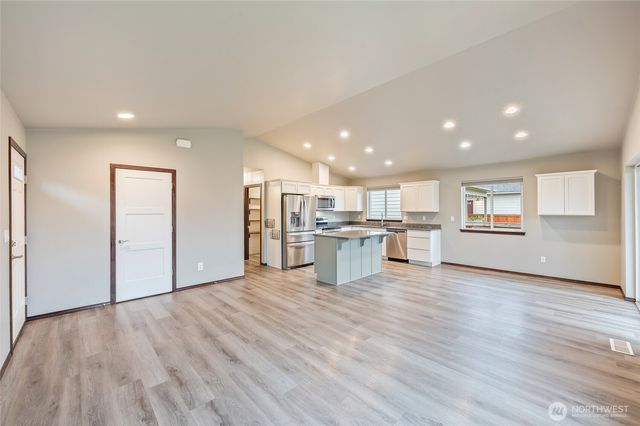 438 S Kansas Loop, East Wenatchee, WA 98802