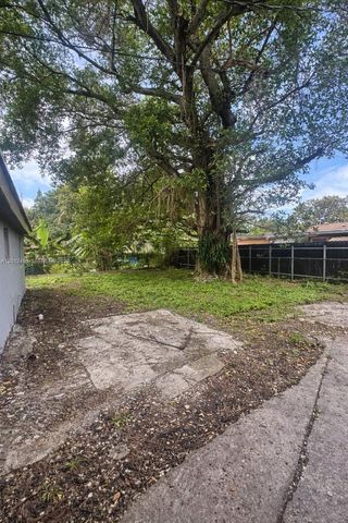 1861 NW 112th St, Miami, FL 33167