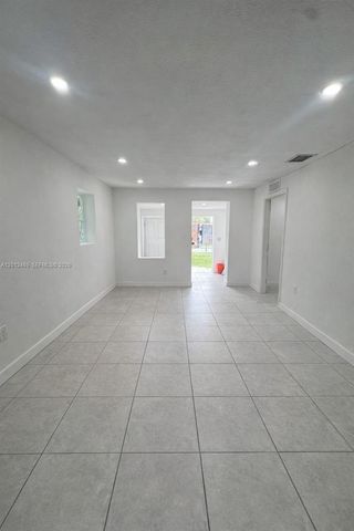 1861 NW 112th St, Miami, FL 33167