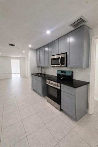 1861 NW 112th St, Miami, FL 33167