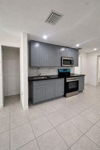 1861 NW 112th St, Miami, FL 33167