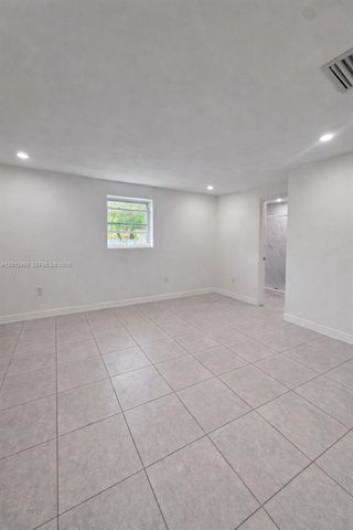 1861 NW 112th St, Miami, FL 33167