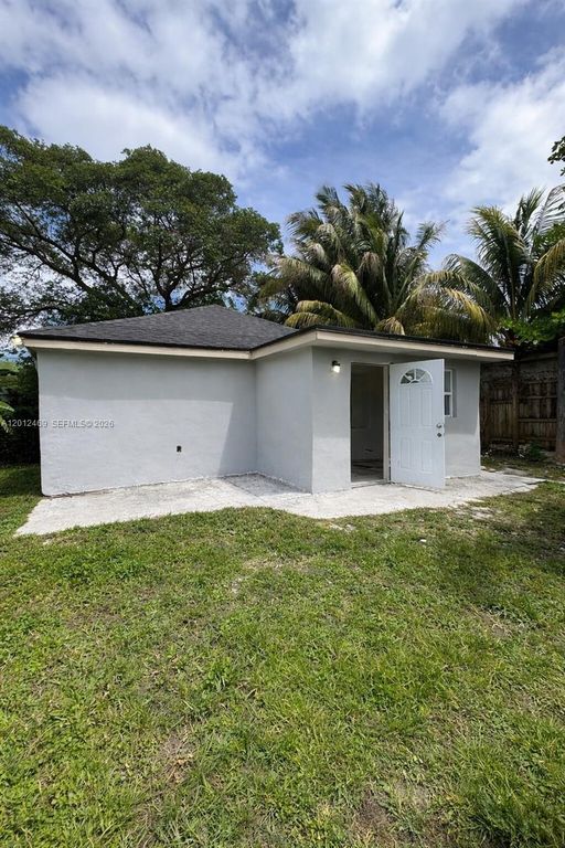 1861 NW 112th St, Miami, FL 33167