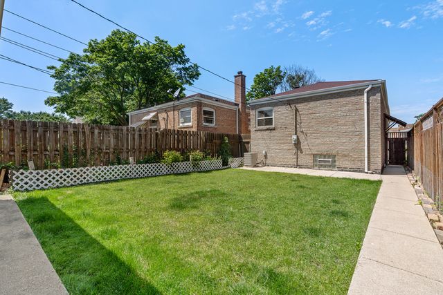 3855 W 58th Place, Chicago, IL 60629