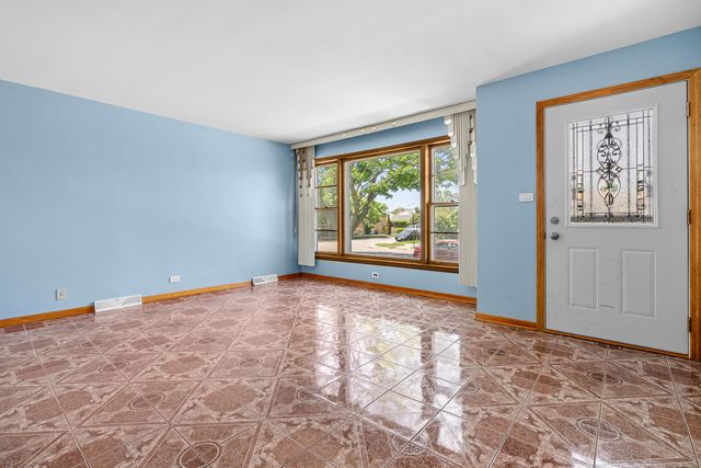 3855 W 58th Place, Chicago, IL 60629