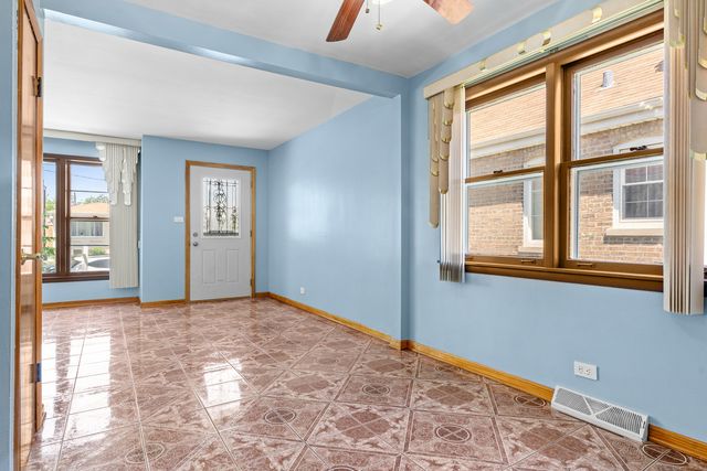 3855 W 58th Place, Chicago, IL 60629