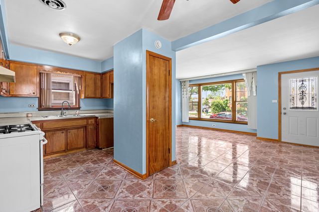 3855 W 58th Place, Chicago, IL 60629