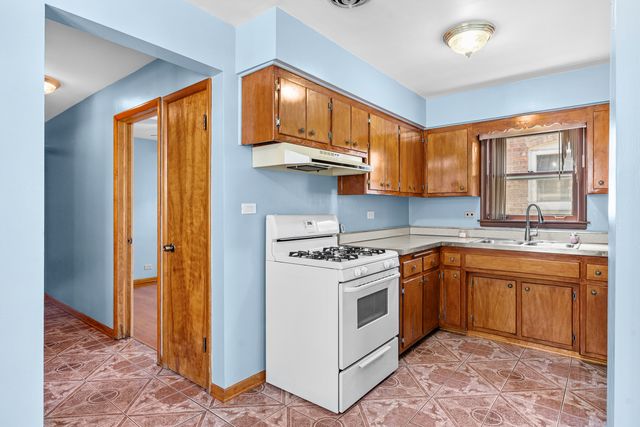 3855 W 58th Place, Chicago, IL 60629